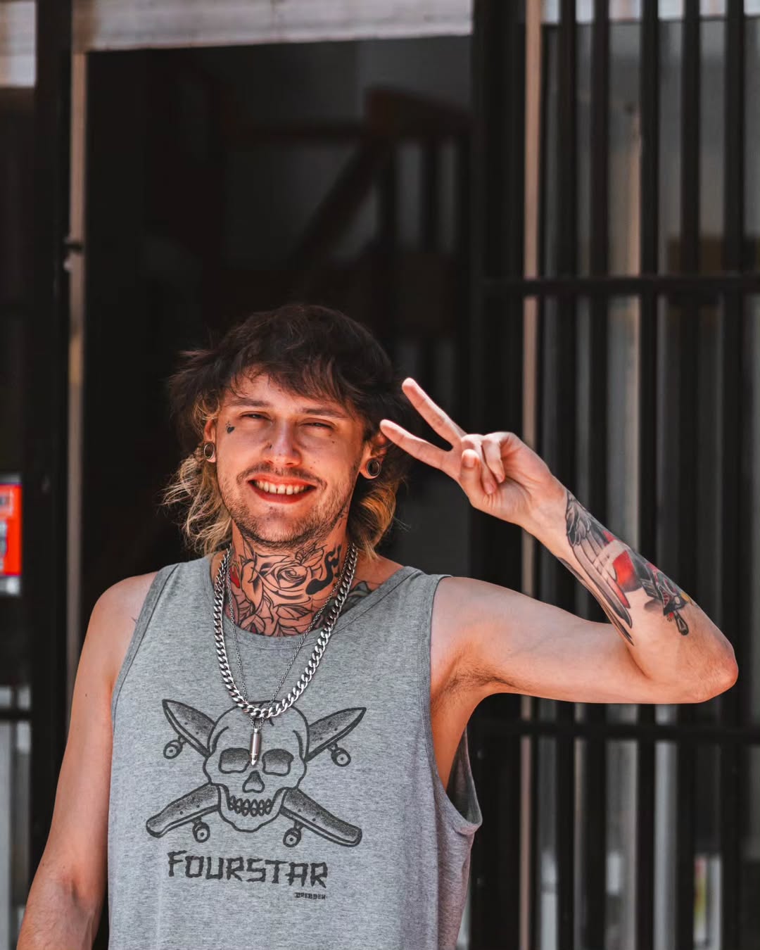 foto sonriendo de Alexis tatuador